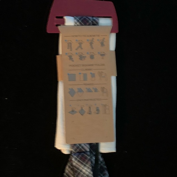 Bowtie & Pocket Square Set - Picture 3 of 4